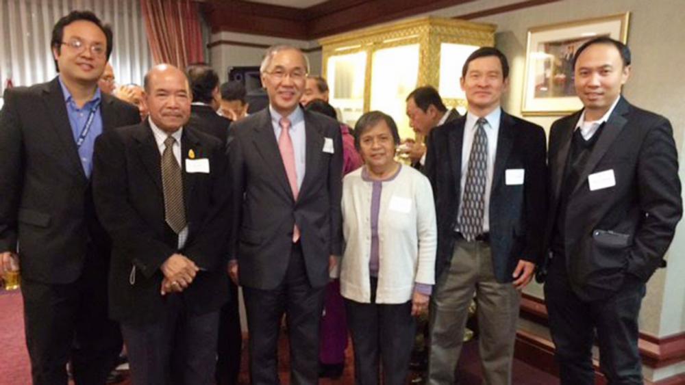 พบปะสังสรรค์ พิศาล มาณวพัฒน์ ออท. ณ กรุงวอชิงตัน ดี.ซี. สหรัฐฯ จัดเลี้ยงพบปะสังสรรค์สื่อมวลชน และหัวหน้าชุมชนไทย เพื่อร่วมแลกเปลี่ยนข้อคิดเห็น มี วิชัย มะลิกุล, นิตยา มาพึ่งพงศ์ ไปร่วมงานด้วย ที่สถานทูต.