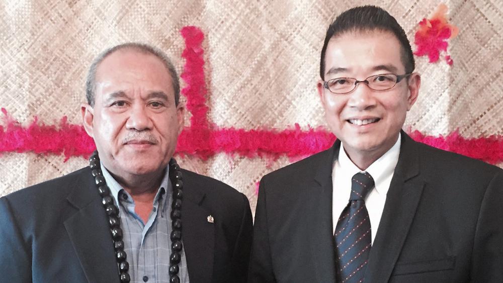 แนะนำตัว ลีอาซี ปาปาลี ทอมมี สแกนแลน ข้า หลวงใหญ่รัฐเอกราชซามัว ประจำนิวซีแลนด์ ให้ การต้อนรับ มาริษ เสงี่ยมพงษ์ ออท. ณ กรุงเวลลิงตัน นิวซีแลนด์ เข้าแนะนำตัวในโอกาสไปรับตำแหน่งใหม่ เมื่อวันก่อน.