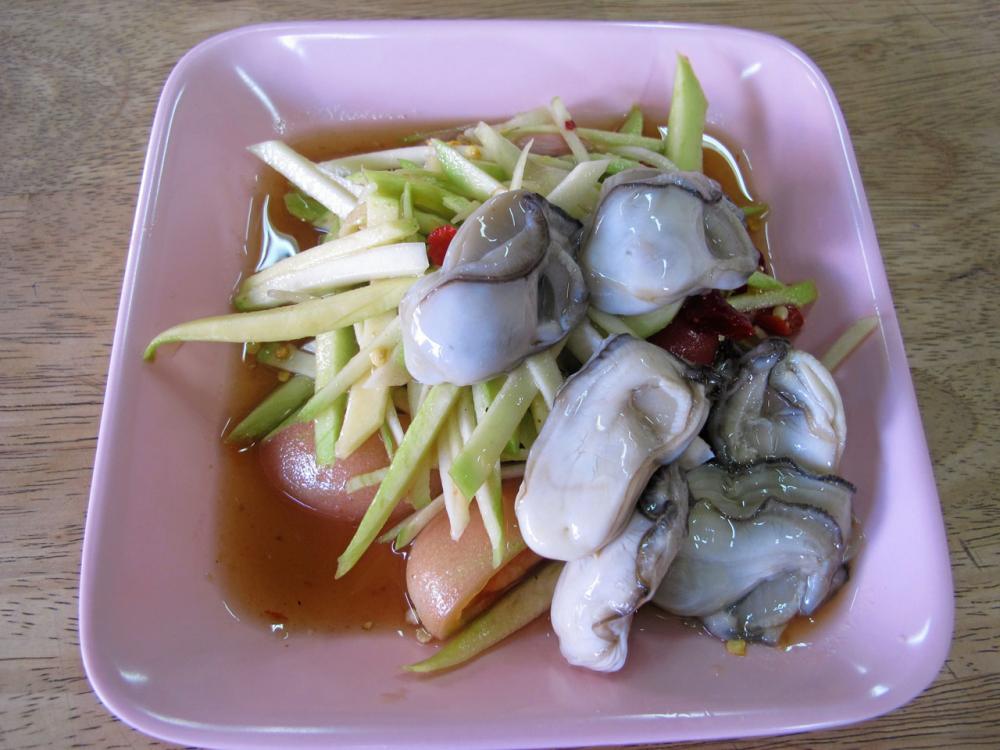 “ตำมะม่วงหอยนางรม” ต้องลอง.