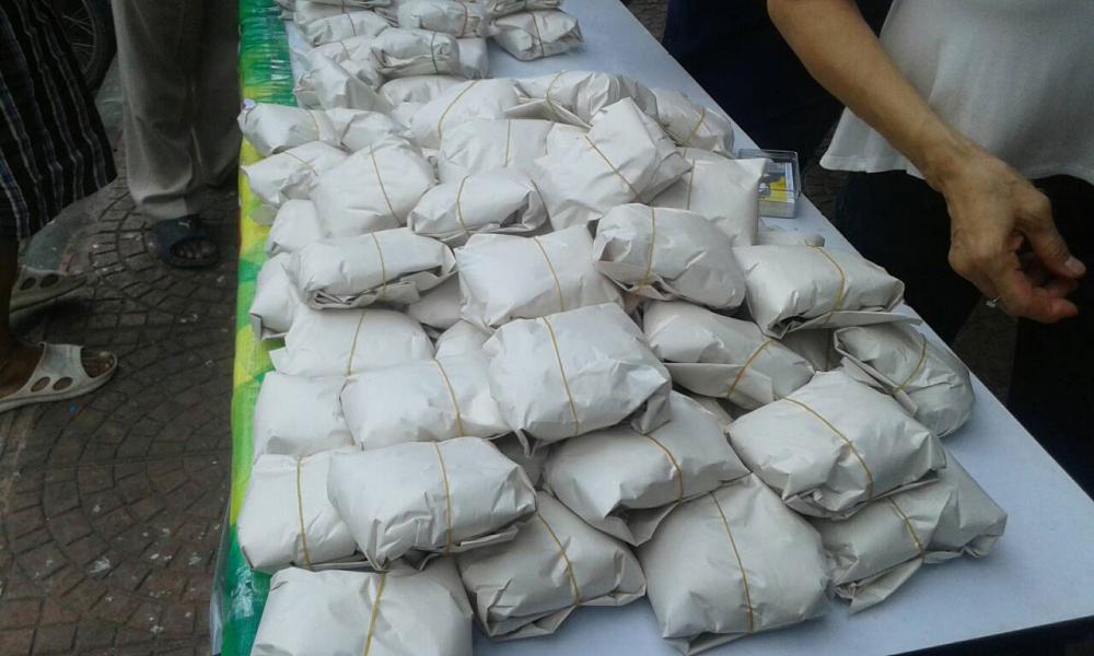 ข้าววันละ 300 ห่อ มีผู้มารับหมดภายใน 15-20 นาที