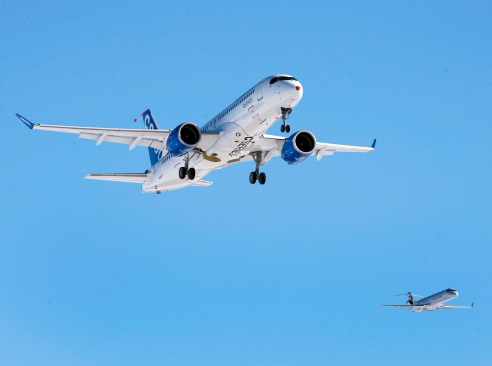 การบินเที่ยวแรกอย่างเป็นทางการของ CS300
