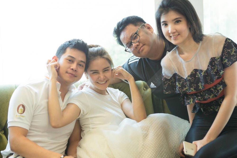 ขอแชะภาพด้วยกันอีกรูป