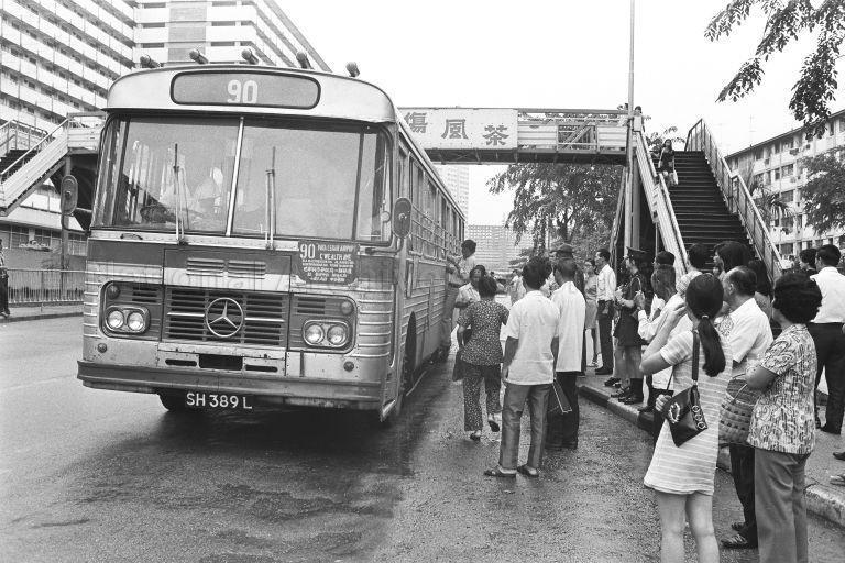 รถเมล์ สิงคโปร์ 50 ปีก่อน (ภาพจาก National Archives Singapore)