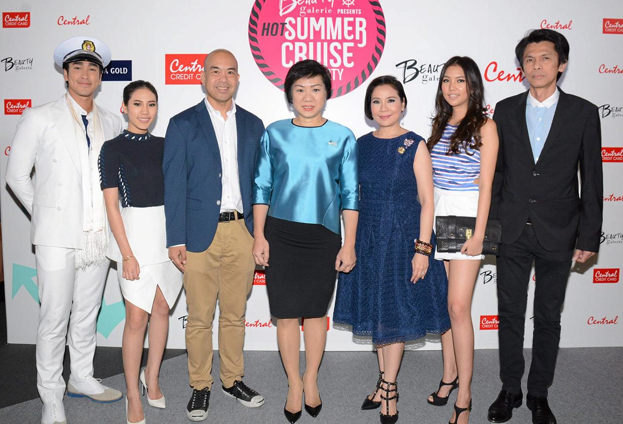 สวยตลอด - ปิยวรรณ ลีละสมภพ และ อธิศ รุจิรวัฒน์ จัดงาน “เซ็นทรัลบิวตี้ แกเลอรี่ พรีเซ็นต์ : ฮอตซัมเมอร์ครูซปาร์ตี้” เพื่ออัพเดทเครื่องสำอางคอลเลกชั่นสปริง/ซัมเมอร์ 2015 โดยมี สิริยส เทพหัสดิน ณ อยุธยา และ ณเดชน์ คูกิมิยะ มาร่วมงานด้วย ที่เซ็นทรัลพลาซา ลาดพร้าว วันก่อน.