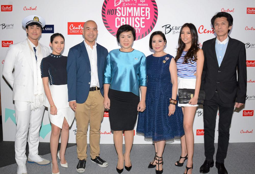 สวยตลอด - ปิยวรรณ ลีละสมภพ และ อธิศ รุจิรวัฒน์ จัดงาน “เซ็นทรัลบิวตี้ แกเลอรี่ พรีเซ็นต์ : ฮอตซัมเมอร์ครูซปาร์ตี้” เพื่ออัพเดทเครื่องสำอางคอลเลกชั่นสปริง/ซัมเมอร์ 2015 โดยมี สิริยส เทพหัสดิน ณ อยุธยา และ ณเดชน์ คูกิมิยะ มาร่วมงานด้วย ที่เซ็นทรัลพลาซา ลาดพร้าว วันก่อน.