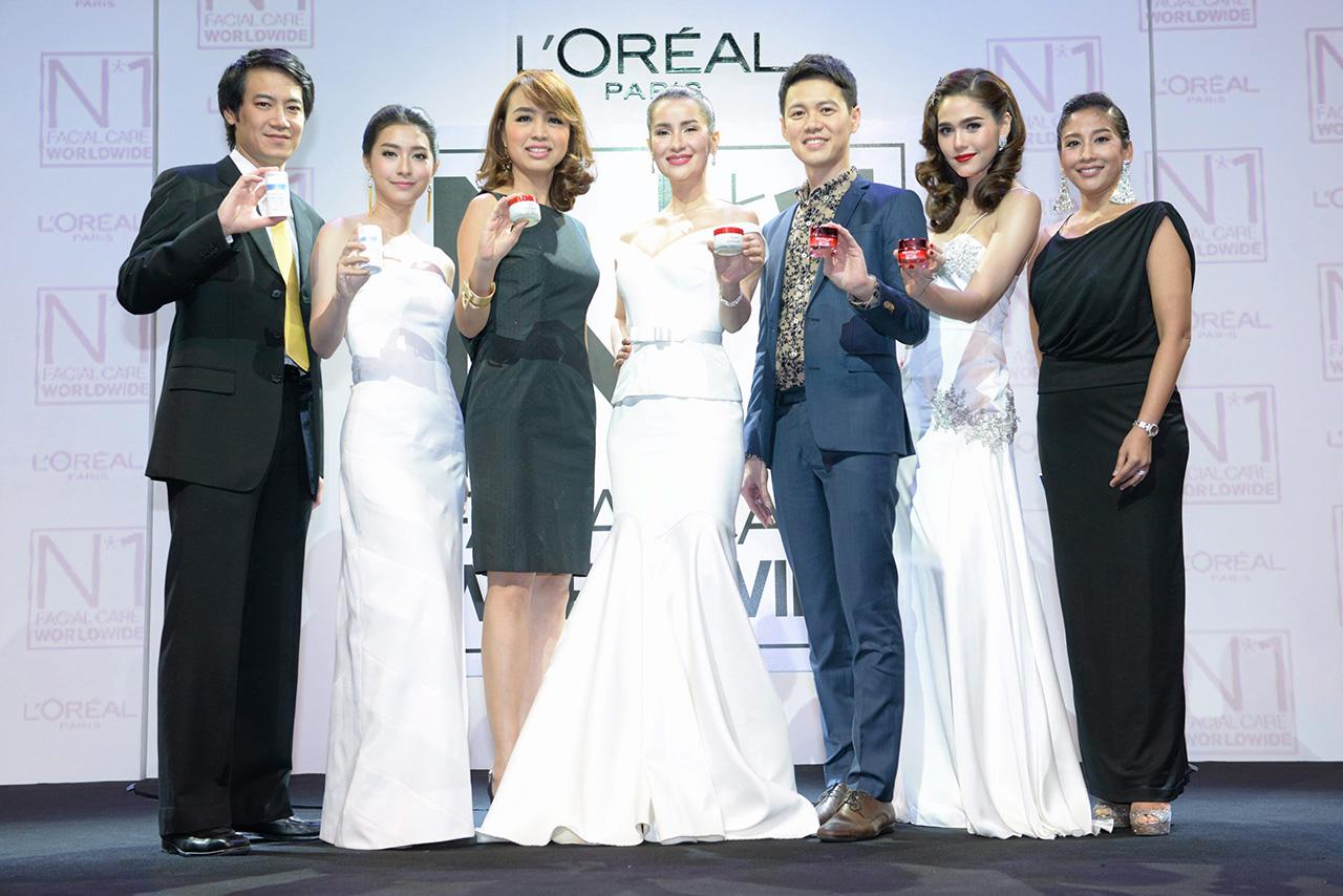 นัมเบอร์วัน - วิภาวี ทับสกุล และ กิติศักดิ์ มโนรัตนา จัดงาน ลอรีอัล ปารีส ที่ 1 เพื่อคุณที่เป็นที่ 1 เพื่อตอกย้ำความเป็นแบรนด์อันดับ 1 ด้านสกินแคร์ โดยมี นพ.ชลธวัช สุวรรณปิยะศิริ, แอน ทองประสม, อารยา เอ ฮาร์เก็ต และ นิษฐา จิรยั่งยืน มาร่วมงานด้วย ที่โรงแรมดับเบิ้ลยู วันก่อน.