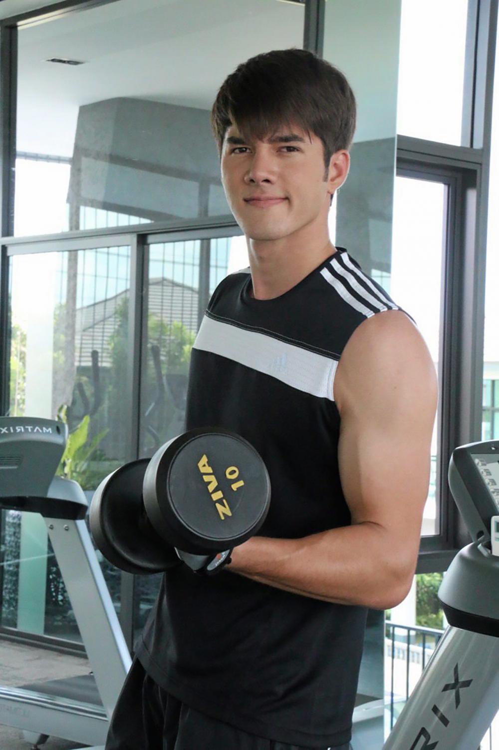 'มิกค์' อวดกล้ามหญ่ายๆๆ