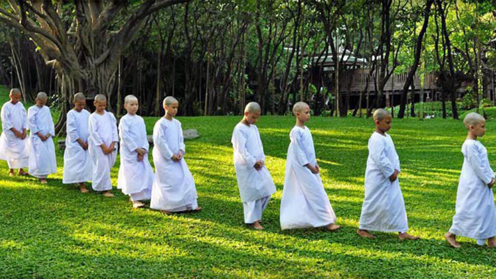 คนมาปฏิบัติธรรมที่ชุมชนเสถียรธรรมสถาน
