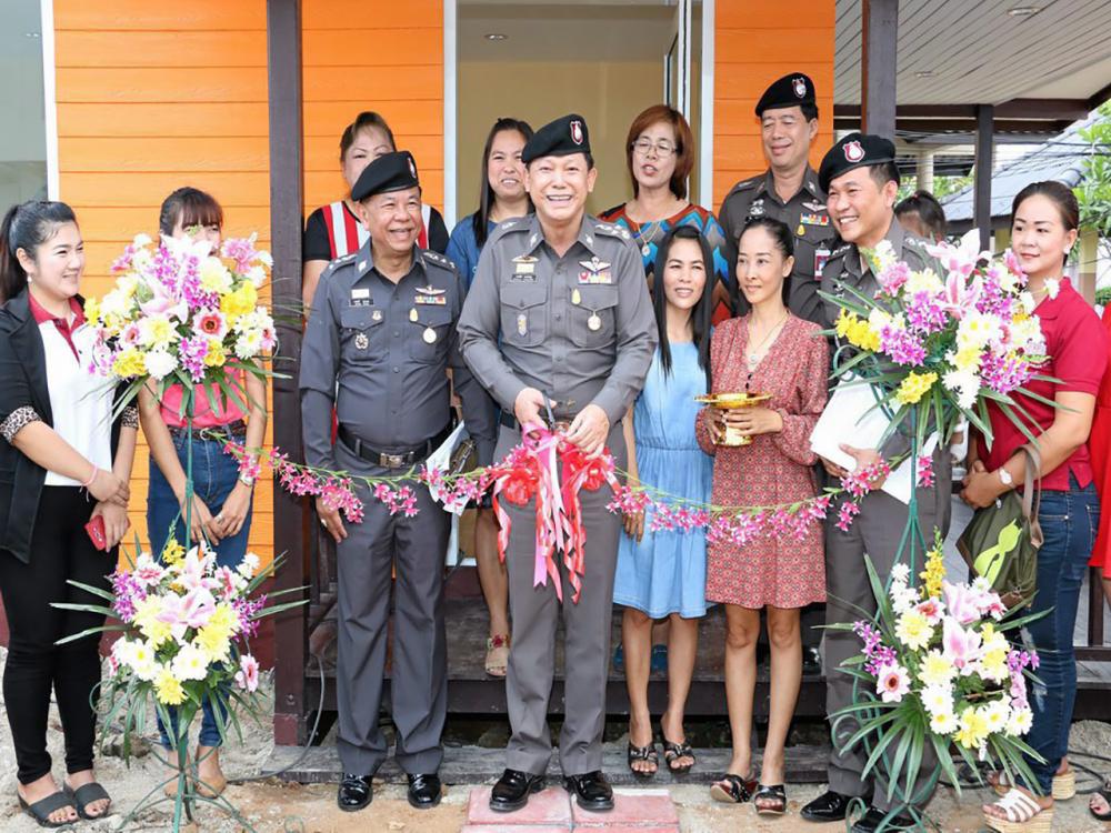 พล.ต.อ.พงศพัศ พงษ์เจริญ รอง ผบ.ตร. ทำพิธีเปิดโรงพัก
