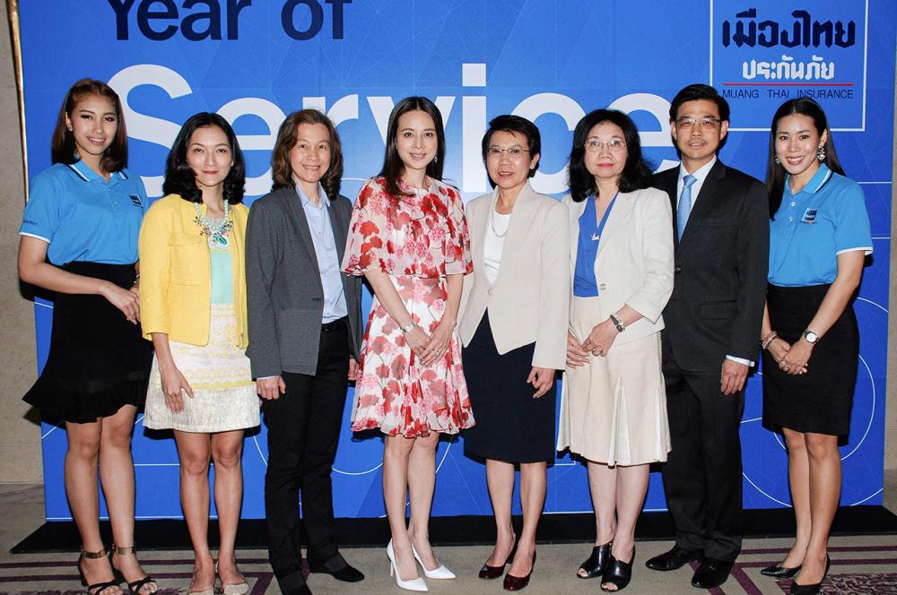 ด้วยใจแป้ง นวลพรรณ ล่ำซำ แถลงผลประกอบการและทิศทางการดำเนินงานปี 2558 พร้อมฉลองปีแห่งการบริการด้วยหัวใจของ เมืองไทยประกันภัย โดยมี ปุณฑริกา ใบเงิน, ชูพรรณ โกวานิชย์, วาสิต ล่ำซำ และ พรรณี ปิติกุลตัง มาร่วมงานด้วย ที่โรงแรมสยามเคมปินสกี้ วันก่อน.
