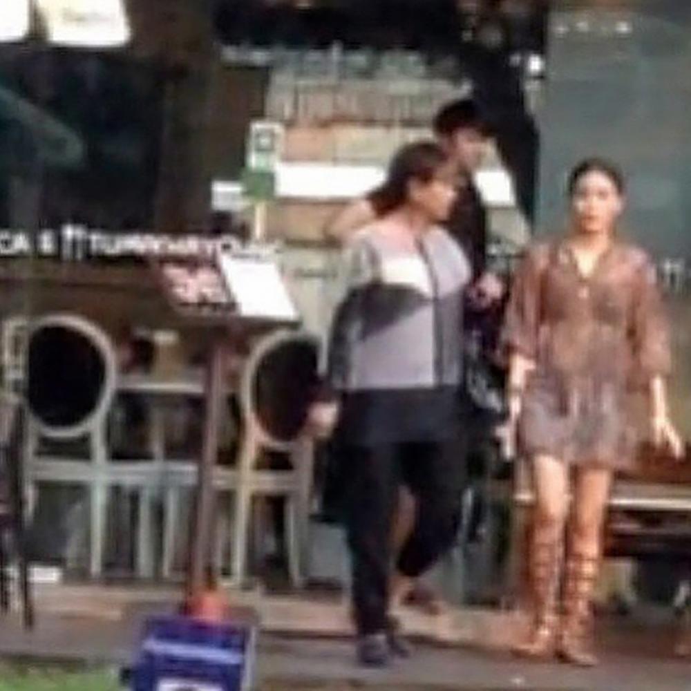 โดนแอบถ่ายขณะออกจากร้านอาหาร
