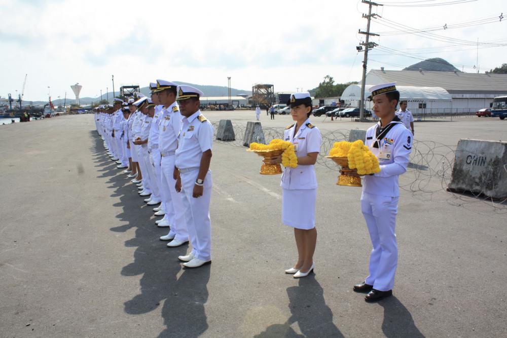 ทหารเรือไทยเข้าแถวให้การต้อนรับ ทหารเรือรัสเซีย