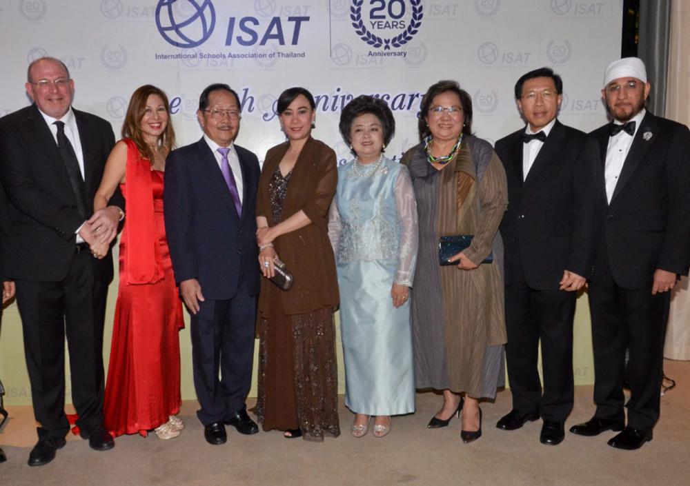 ฉลองยี่สิบปี - อุษา สมบูรณ์ จัดงาน ฉลองครบรอบ 20 ปี การก่อตั้งสมาคมโรงเรียนนานาชาติ โดยมี ดร.สุทธศรี วงษ์สมาน, ดร.วรพล โสคติยานุรักษ์, กูรดิสด์ จันทร์ศรี ชวาลา และ ดร.ประทีป–จริยา เจียรวนนท์ มาร่วมงานด้วย ที่โรงแรมสยาม เคมปินสกี้ วันก่อน.