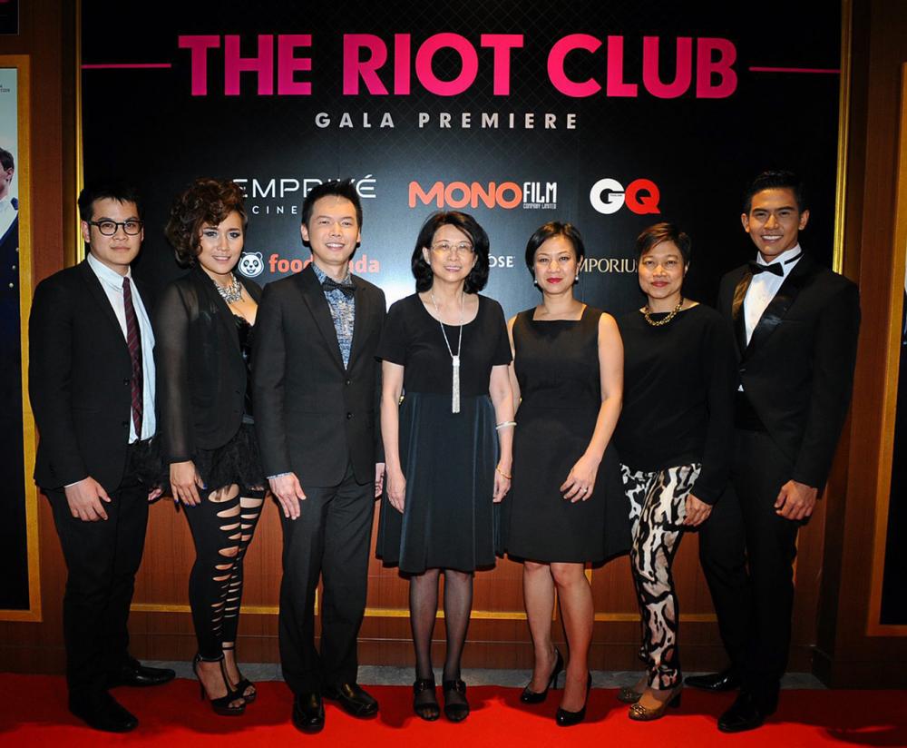 รอบพิเศษ - สุวรรณี ชินเชี่ยวชาญ และ ปฐมพงศ์ สิรชัยรัตน์ จัดงาน The Riot Club Premier เพื่อเปิดตัวภาพยนตร์เรื่อง “เดอะ ไรออท คลับ” โดยมี กสิณสุข มะกล่ำทอง, สิรี อุดมฤทธิรุจ และ ไพพรรณ หลักแหลม มาร่วมชมด้วย ที่โรงภาพยนตร์เอ็มพรีเว่ ซีเนคลับ ดิ เอ็มโพเรียม วันก่อน.