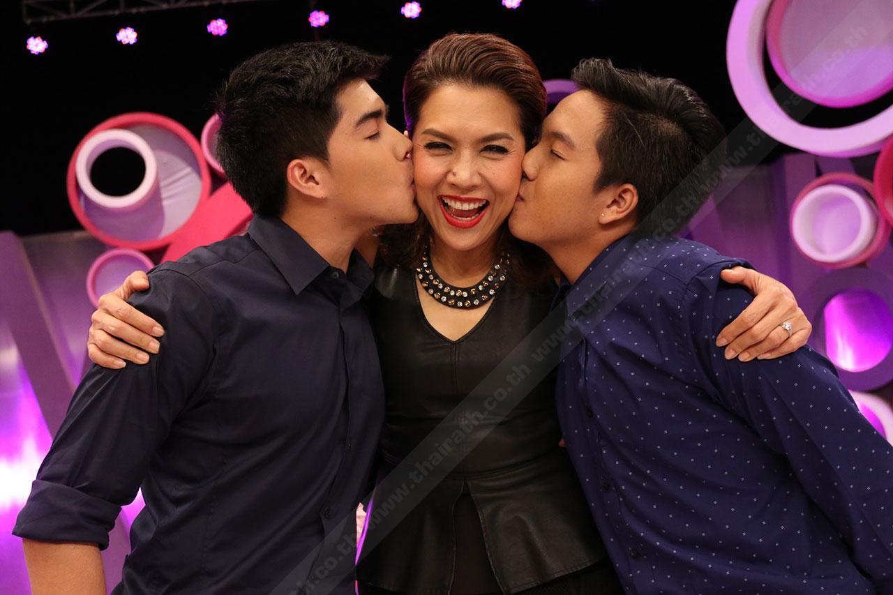 กำลังใจจากสองหนุ่มสำคัญที่สุด