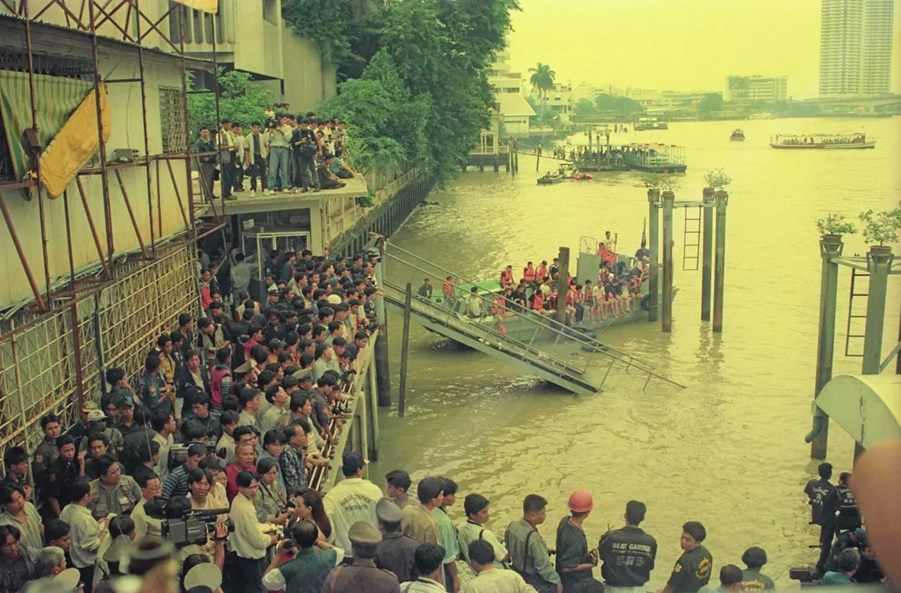 รำลึก 20 ปีโศกนาฏกรรมโป๊ะล่ม EP.1 น้ำตานองพรานนก 29 ชีวิตสังเวยความสะเพร่า
