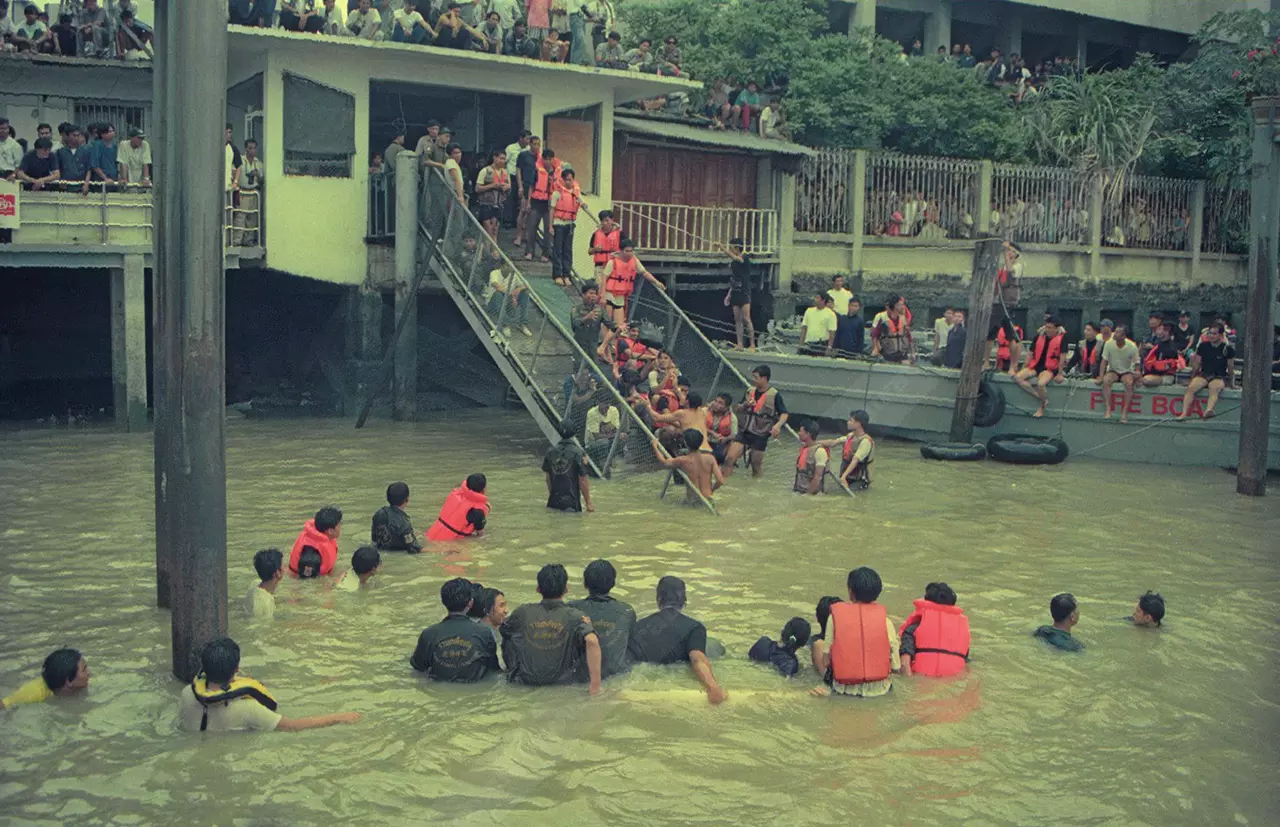 รำลึก 20 ปีโศกนาฏกรรมโป๊ะล่ม EP.1 น้ำตานองพรานนก 29 ชีวิตสังเวยความสะเพร่า