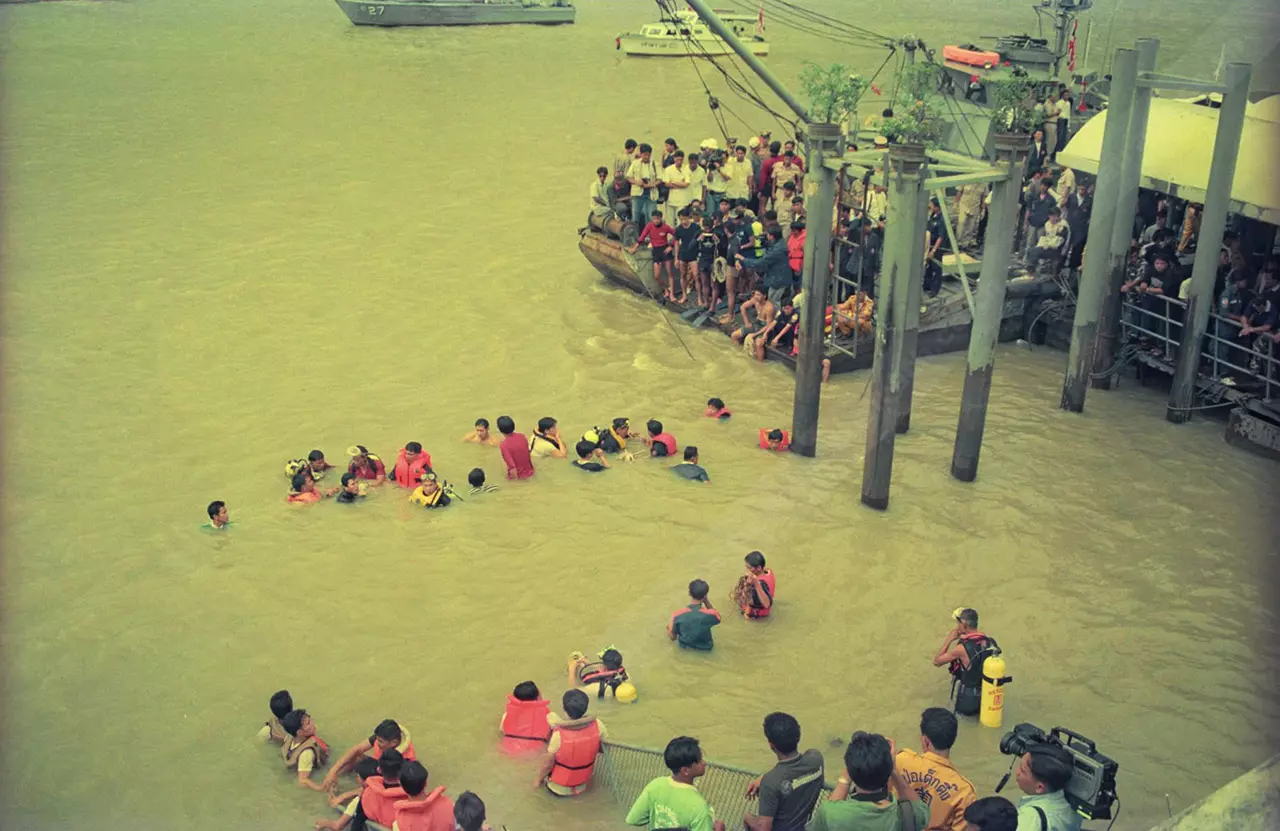 รำลึก 20 ปีโศกนาฏกรรมโป๊ะล่ม EP.1 น้ำตานองพรานนก 29 ชีวิตสังเวยความสะเพร่า