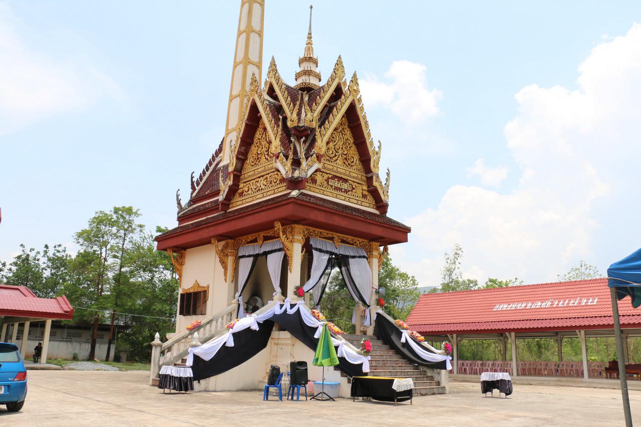 2 แม่ลูก อาศัยพื้นที่ใต้เมรุเผาศพ เป็นที่อาศัย วอนหน่วยงานเกี่ยวข้องช่วยเหลือ