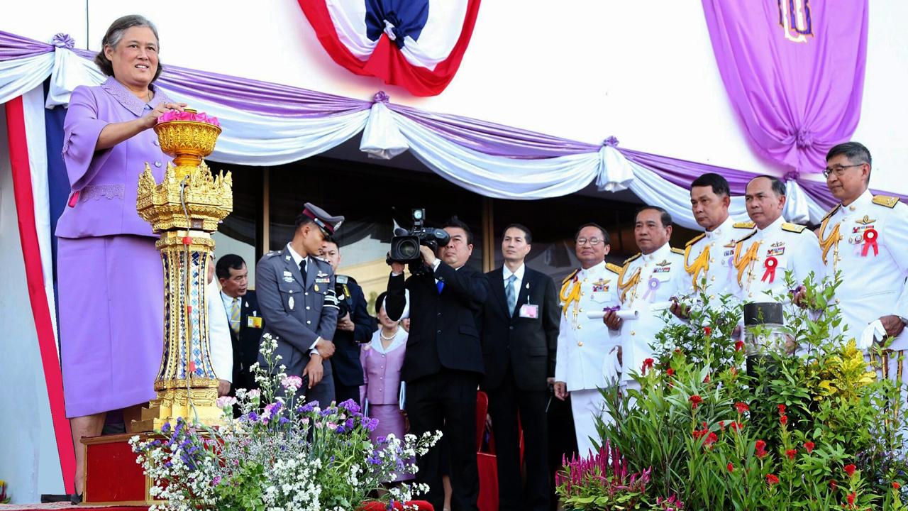 สมเด็จพระเทพรัตนราชสุดาฯ สยามบรมราชกุมารี เสด็จพระราชดำเนินไปทรง เปิดงานกาชาดประจำปี 2558 ภายใต้แนวคิด “ถวายพระพร องค์อุปนายิกา 60 พรรษา ปวงประชาสุขใจ” ณ บริเวณสวนอัมพร เมื่อวันที่ 30 มีนาคม.
