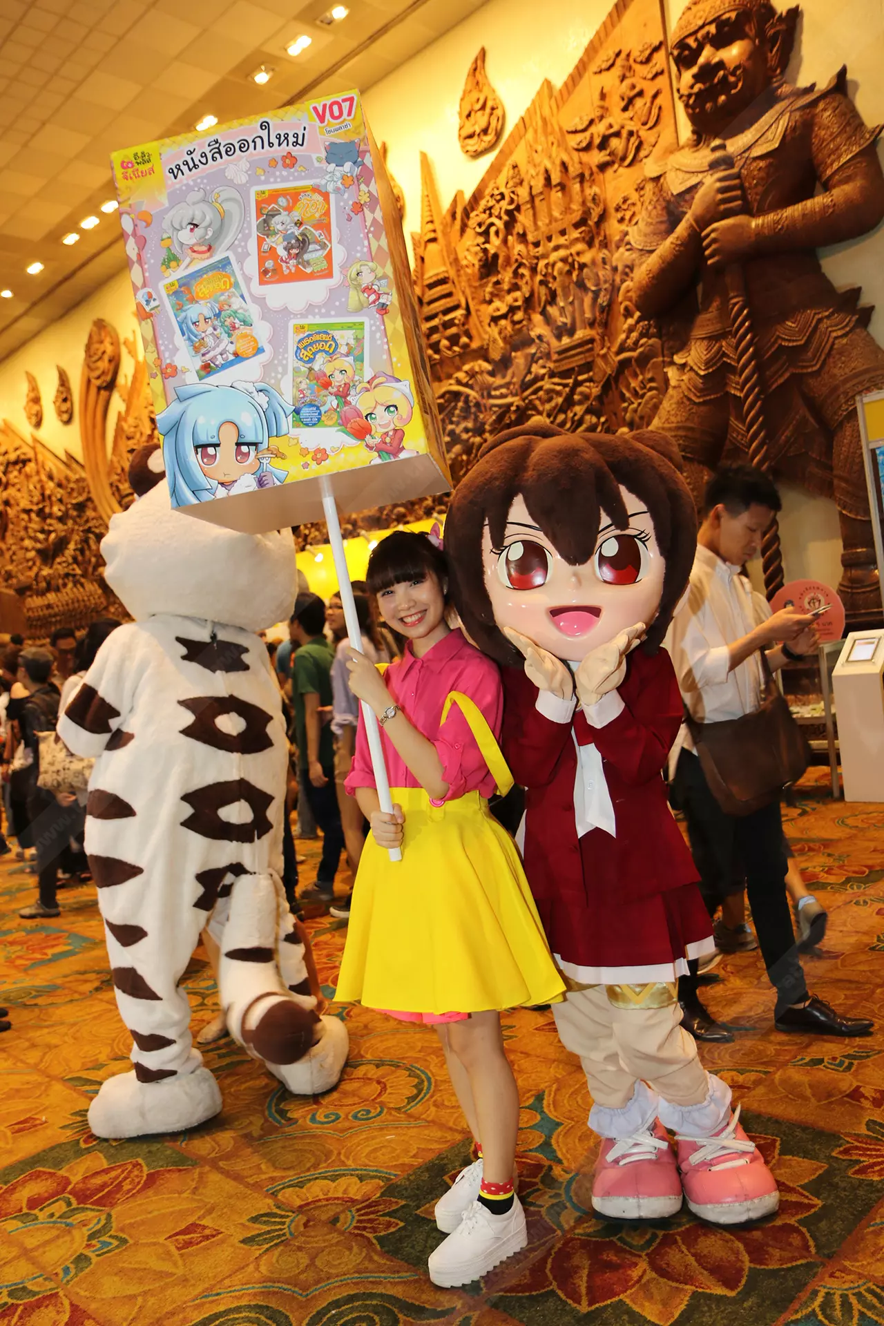 รู้แล้วจะอึ้ง! คุณรู้ไหมว่าสาว 'พริตตี้' สัปดาห์หนังสือ รายได้เท่าไร ? 