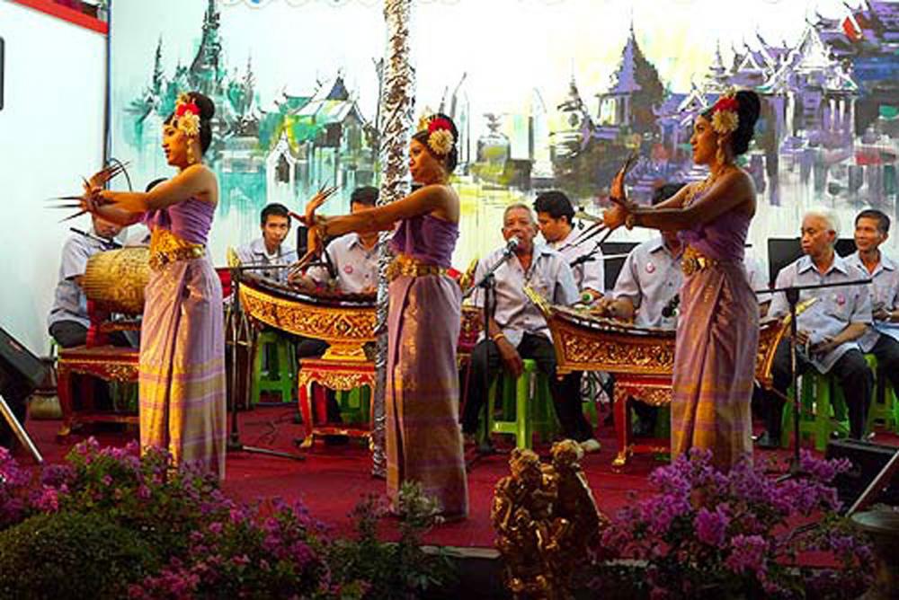 การแสดงบนเวที