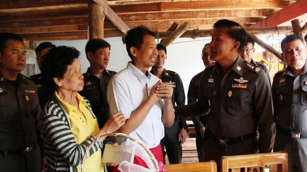 จสต.กระดูกเหล็ก พูดคุย ขอบคุณอดีตผู้บังคับบัญชาและเพื่อนตร.ที่มอบเงินช่วยเหลือ