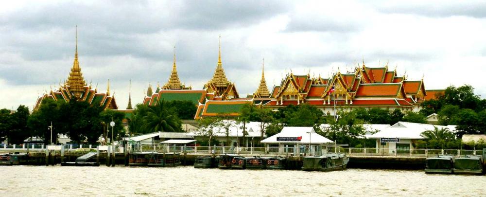 พระบรมมหาราชวัง สวยๆ จากวิวริมแม่น้ำ