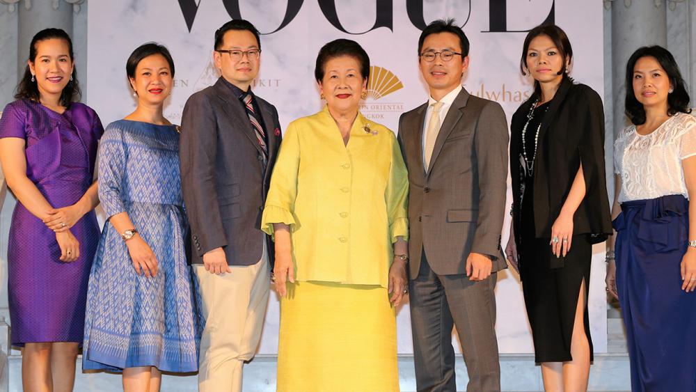หาทุนช่วย สิรี อุดมฤทธิรุจ และ กุลวิทย์ เลาสุขศรี แถลงข่าวการจัดงานกาลาดินเนอร์ประมูลการกุศล “Vogue Gala” เพื่อระดมทุนสนับสนุนดีไซเนอร์ไทย ในวันที่ 25 เม.ย. ที่โรงแรมแมนดาริน โอเรียนเต็ล โดยมี ท่านผู้หญิงจรุงจิตต์ ทีขะระ มาร่วมงานด้วย ที่พิพิธภัณฑ์ผ้า วันก่อน.