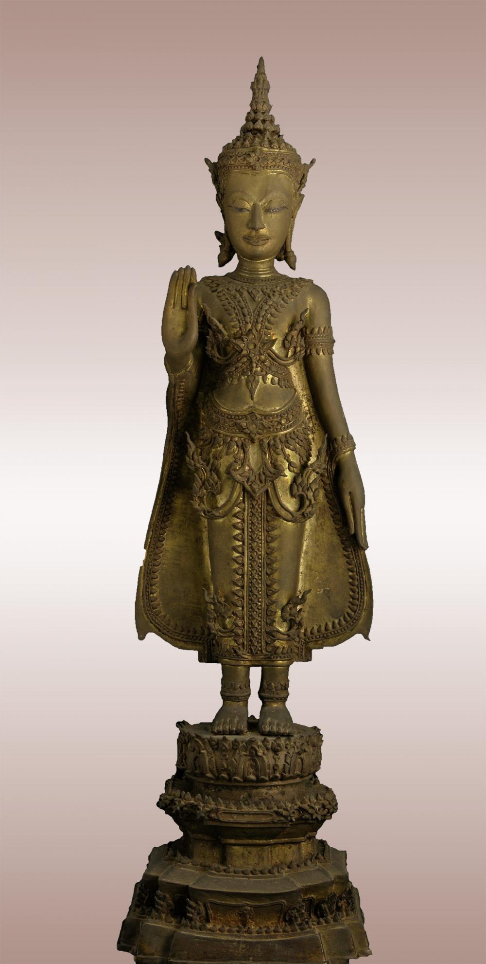 พระทรงเครื่อง พระมหาจักรพรรดิ.