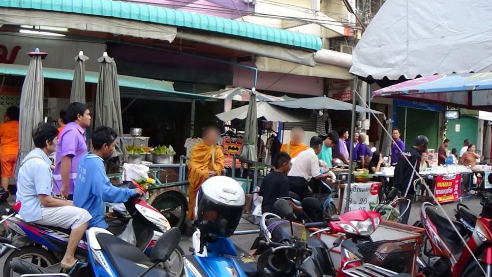 ชาวบ้านเห็นว่ามีพฤติกรรมไม่เหมาะสม