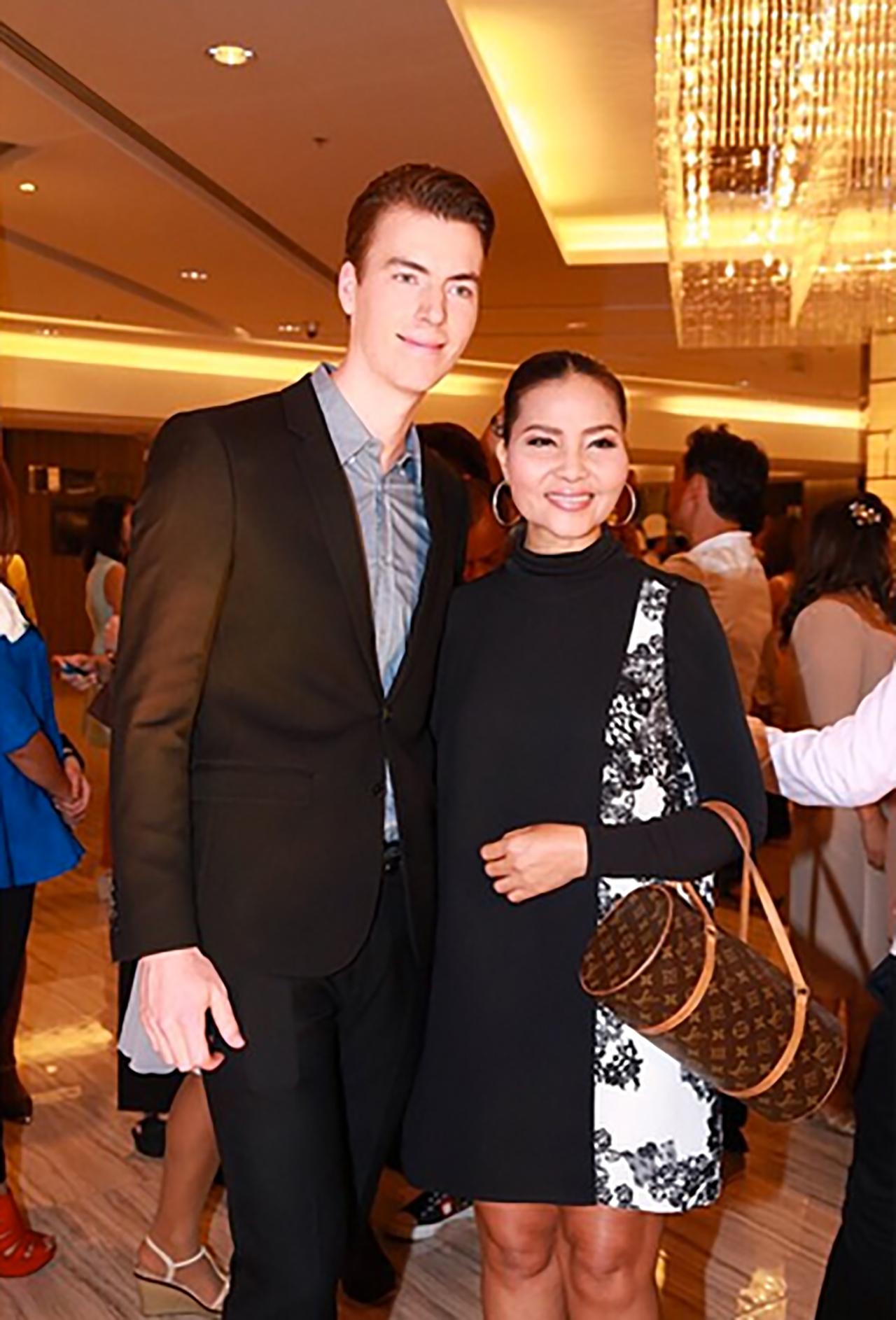 สวยหล่อกันทั้งคู่