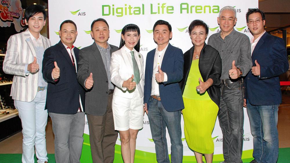 เจ๋งที่สุด วิลาสินี พุทธิการันต์ เปิดตัว “AIS Digital Life Arena” มิติใหม่เทคโนโลยีดิจิตอล เข้ามาบริการในทุกฟังก์ชันอย่างสมบูรณ์แบบ โดยมี สมชัย เลิศสุทธิวงศ์, ชาลอต โทณวณิก, ดร.ณัฐกิตติ์ ตั้งพูลสินธนา และ ดร.ธรรม์ จิราธิวัฒน์ มาร่วมงานด้วย ที่เซ็นทรัลพลาซา ลาดพร้าว วันก่อน.