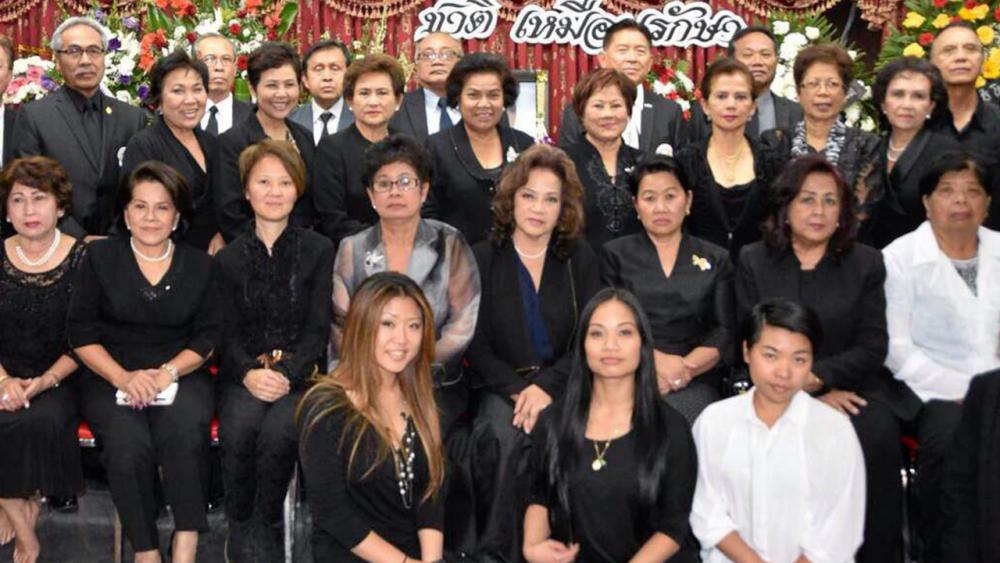 สู่สุคติ ศรีวงษ์ อาญาสิทธิ์,สุรศักดิ์ วงศ์ข้าหลวง, วนิดา ศรีวรมย์, สุชาติ กาญจนวิจิตร และ กก.ไทยนิวเยียร์ ร่วมเป็นเจ้าภาพสวดอภิธรรมศพ สุชาติ เหมือนรักษา และให้กำลังใจ มาลี เหมือนรักษา ที่วัดไทย แอล.เอ.สหรัฐฯ.