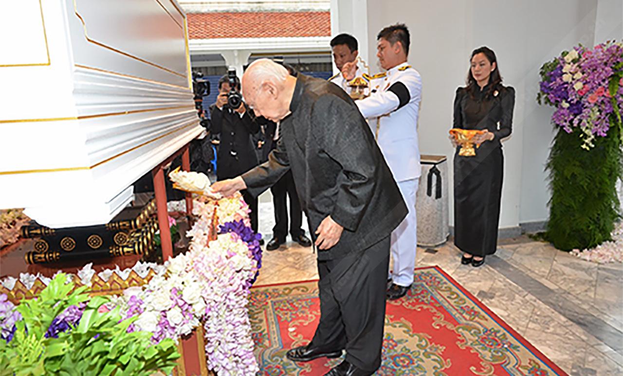 ปลายทางชีวิต พิชัย รัตตกุล อดีตประธานรัฐสภา เป็นประธานในพิธีพระราชทานเพลิงศพ ประวิทย์ รุจิรวงศ์ อดีตประธานสภากรุงเทพมหานคร บิดาของ ปวลี รุจิรวงศ์ เทพไกรวัล,ชาลินี รุจิรวงศ์ และ เมลานี รุจิรวงศ์ ที่วัดเทพศิรินทราวาส ป้อมปราบศัตรูพ่าย วันก่อน.
