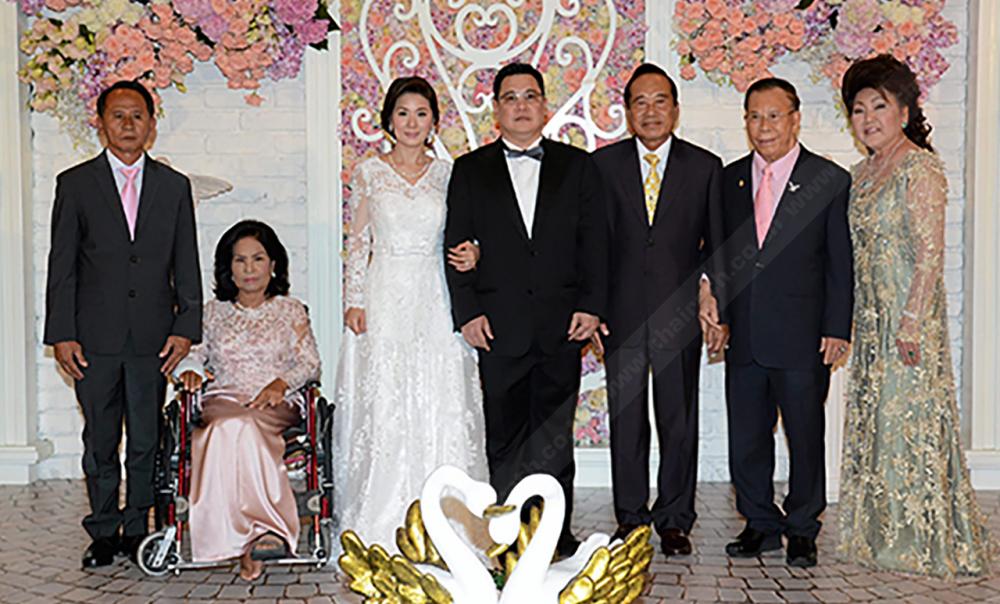 วันวิวาห์ พล.อ.บุญเลิศ แก้วประสิทธิ์ อดีตประธานที่ปรึกษากองทัพบก เป็นประธานในงานฉลองสมรสพระราชทาน ระหว่าง วรญา บุตรี ชวดล-ศศิรักษ์ ธนัชวงษ์ กับ มนต์ชัย บุตร กมล-ปวีณา โชคไพบูลย์กิจ ที่ห้องคอนเวนชั่น โรงแรมเซ็นทาราแกรนด์ เซ็นทรัลเวิลด์ วันก่อน.