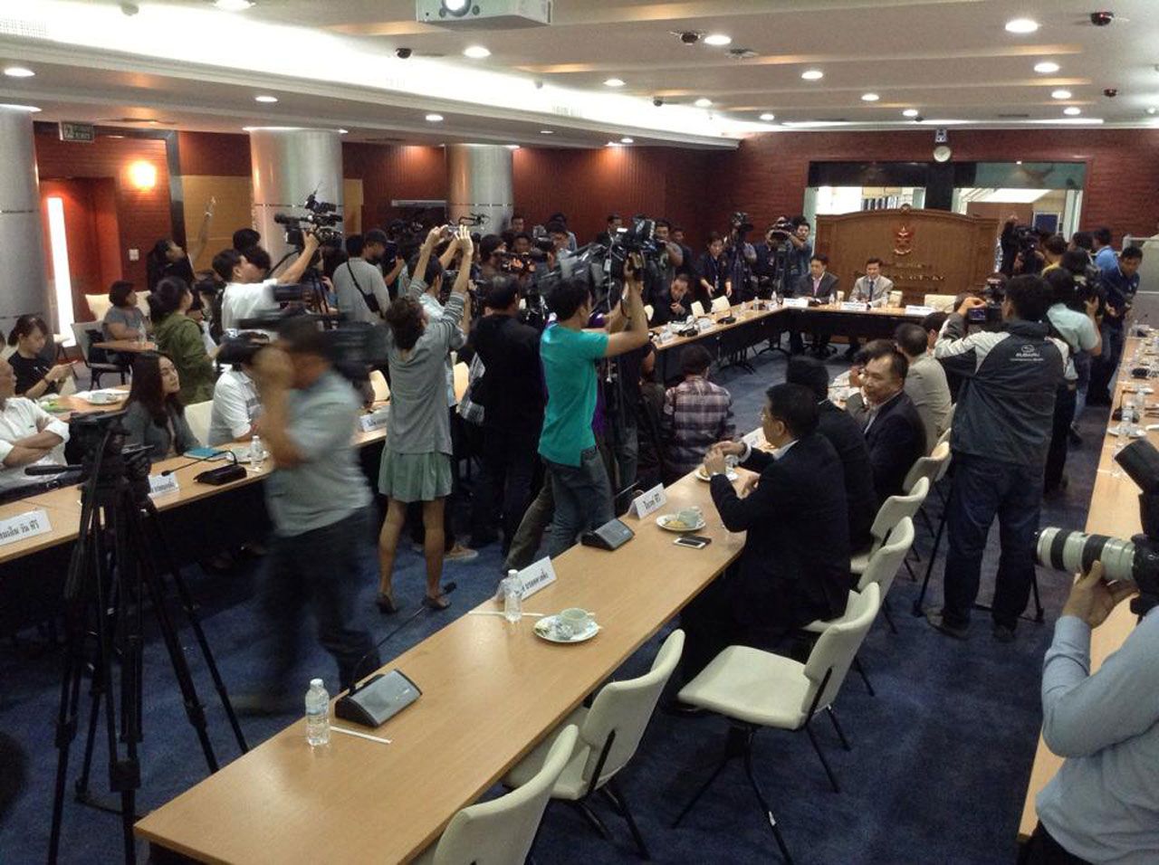 บรรยากาศก่อนการประชุมหารือกับผู้บริหาร 24 ช่องทีวีดิจิตอล