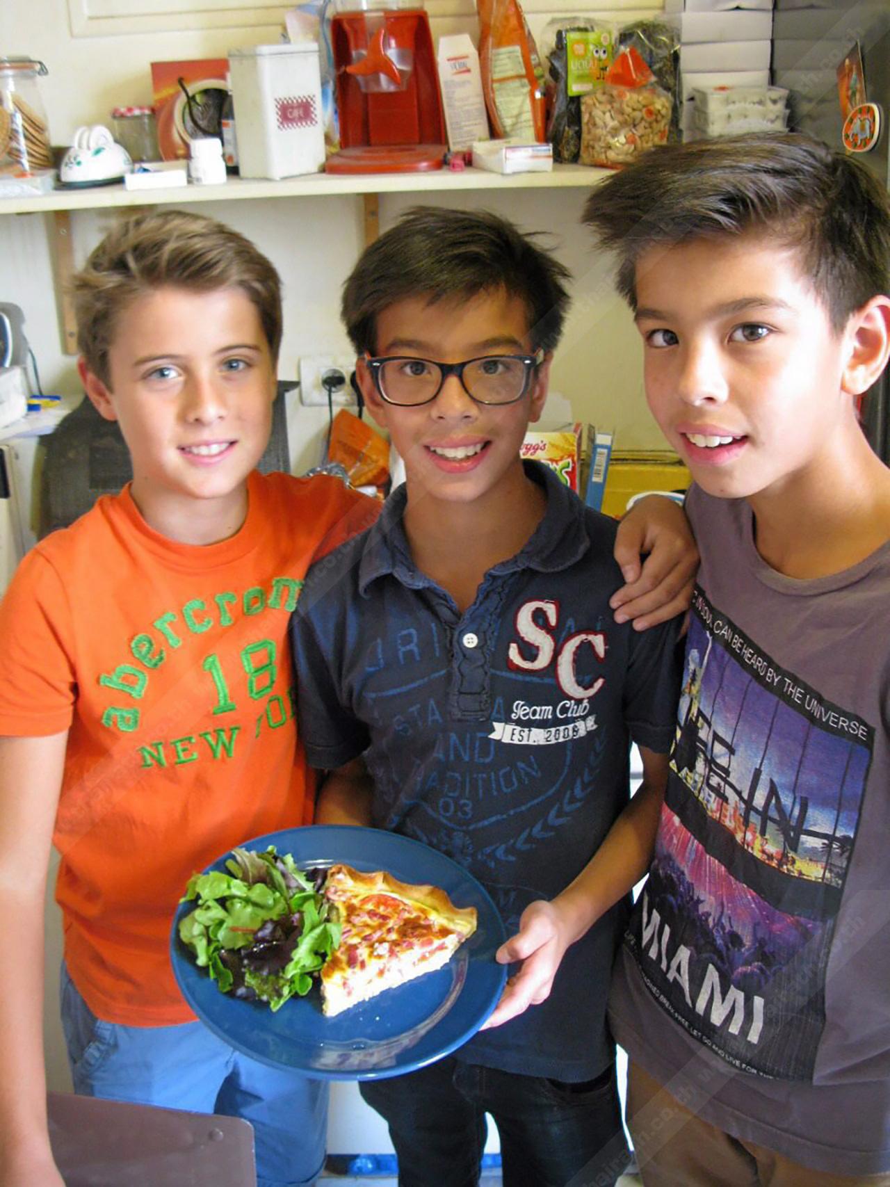 เราสามคนขอนำเสนอ QUICHE