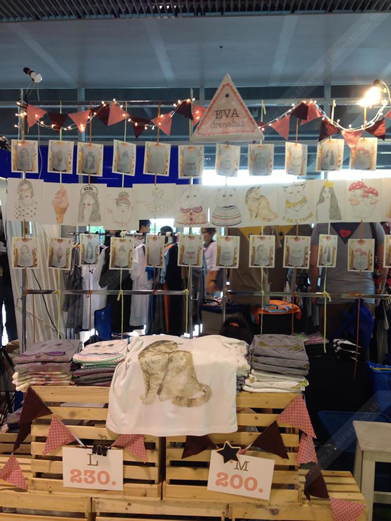 มีเสื้อยืดหลากหลายลายให้เลือก