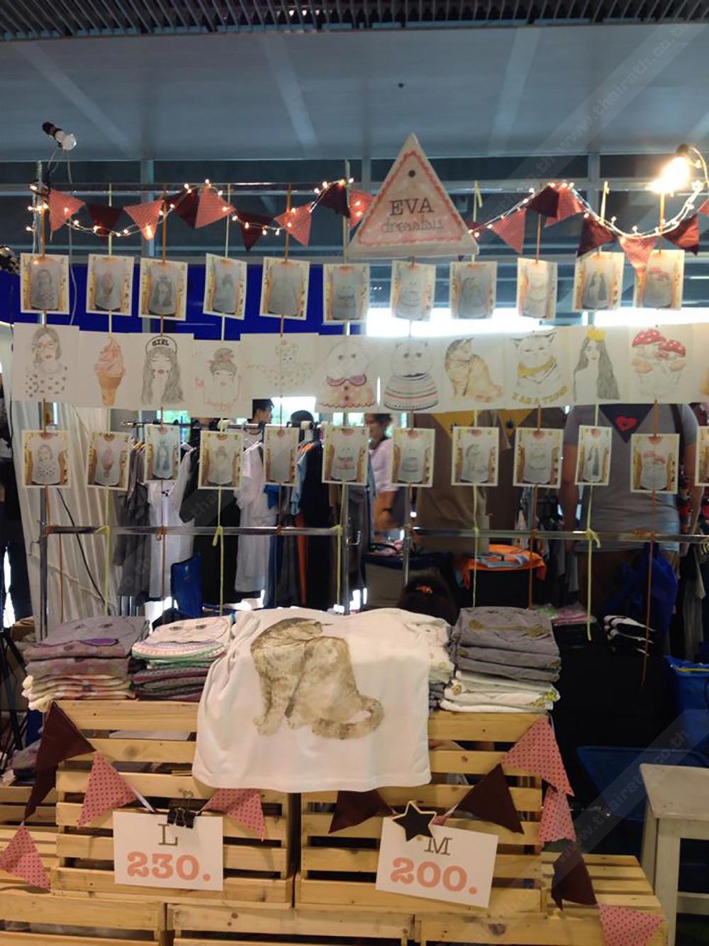 มีเสื้อยืดหลากหลายลายให้เลือก