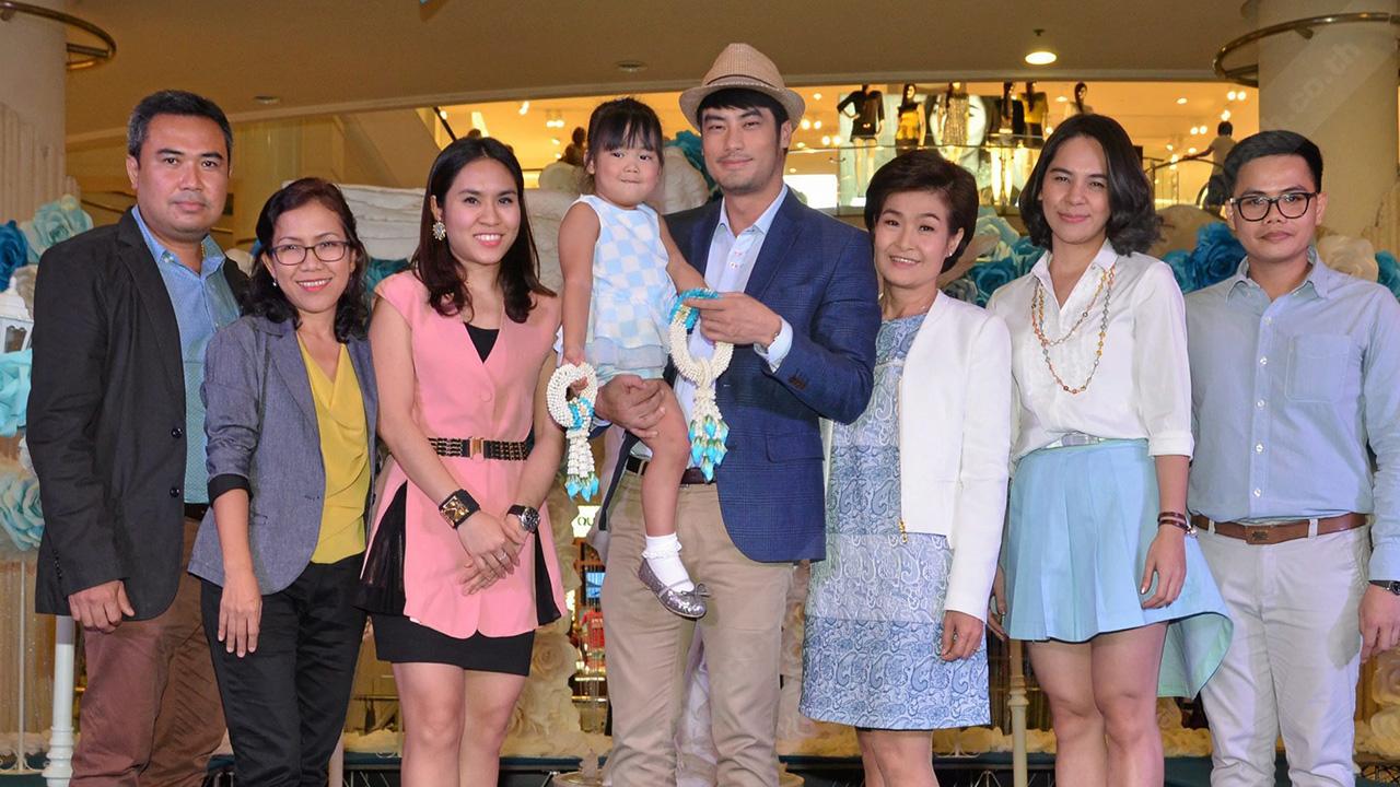 ให้แม่ ปาณิศา เมืองแก้ว จัดงาน “To Mom With LOVE” เทศกาลสินค้าเพื่อเป็นของขวัญ ของกำนัลสุดพิเศษ ในโอกาสวันแม่ จัดถึง 12 ส.ค. โดยมี สุภัชญา เกตุปมา และ บอย–ปกรณ์ ฉัตรบริรักษ์ อุ้ม น้องวันใหม่ ควง คุณแม่งามทิพย์ มาร่วมงานด้วย ที่ศูนย์การค้าเทอร์มินอล 21 วันก่อน.