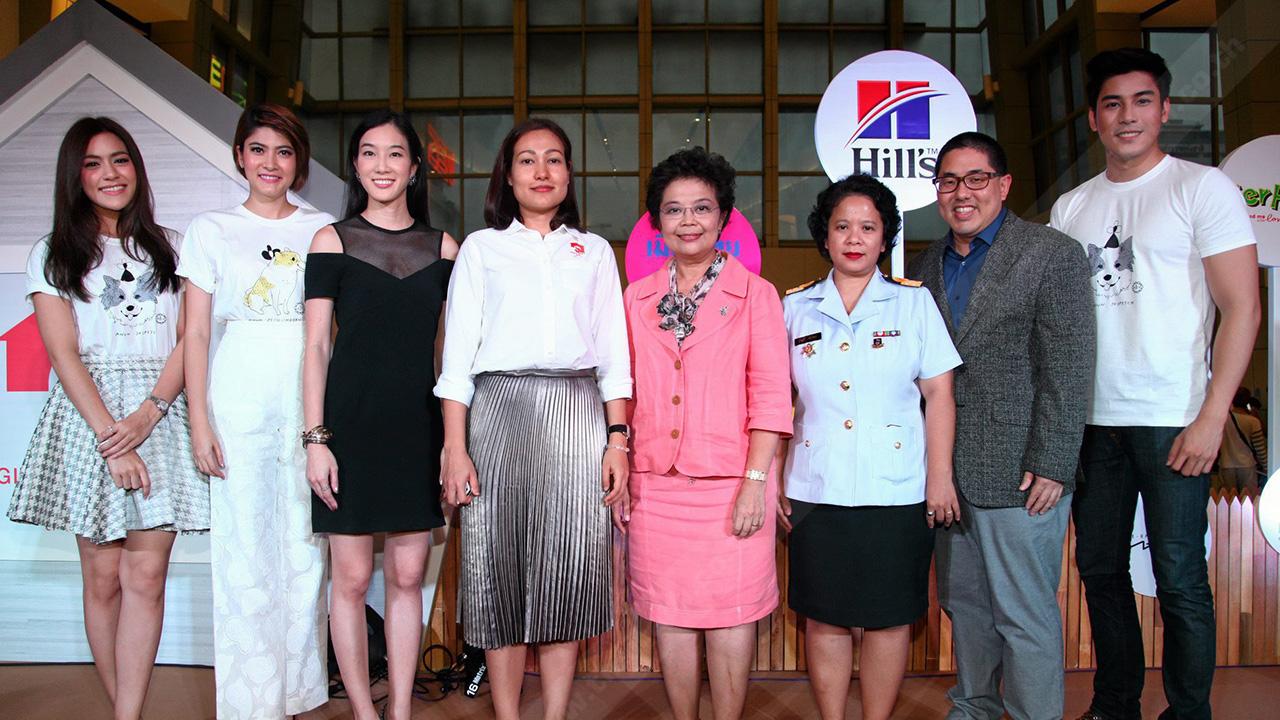 โปรดช่วย น.ท.หญิง ปานะรี คชโคตร เปิดงาน “สี่ขาขาจร–Give a chance 2014” เพื่อจำหน่ายเสื้อยืดลายสุนัขทรงเลี้ยงหารายได้สมทบทุนทำหมันให้สุนัขจรจัดตามชุมชน โดยมี จุฑาธรรม จิราธิวัฒน์ และ อิศเรศ จิราธิวัฒน์ มาร่วมงานด้วย ที่เซ็นทรัลเวิลด์ วันก่อน.