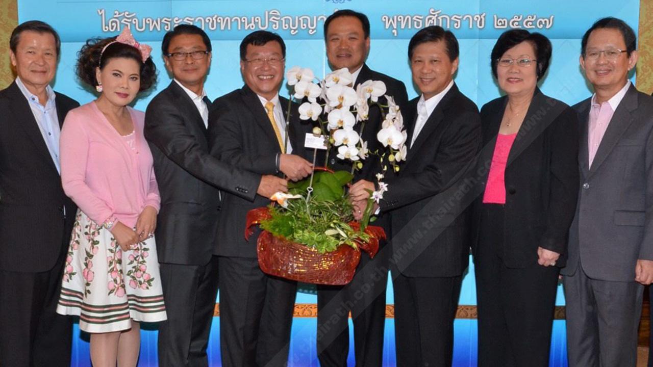 ปลื้ม สันติ วิริยะรังสฤษฏ์, กรรณิกา ชลิตอาภรณ์ และ รพีพรรณ เหลืองอร่ามรัตน์ จัดงานเลี้ยงแสดงความยินดีให้ โยธิน ดำเนินชาญวนิชย์, อนุทิน ชาญวีรกูล, ดร.ไพรินทร์ ชูโชติถาวร และ นนทิกร กาญจนะจิตรา ที่ได้รับปริญญาดุษฎีบัณฑิตกิตติมศักดิ์ ที่ รร.แมนดาริน โอเรียนเต็ล วันก่อน.