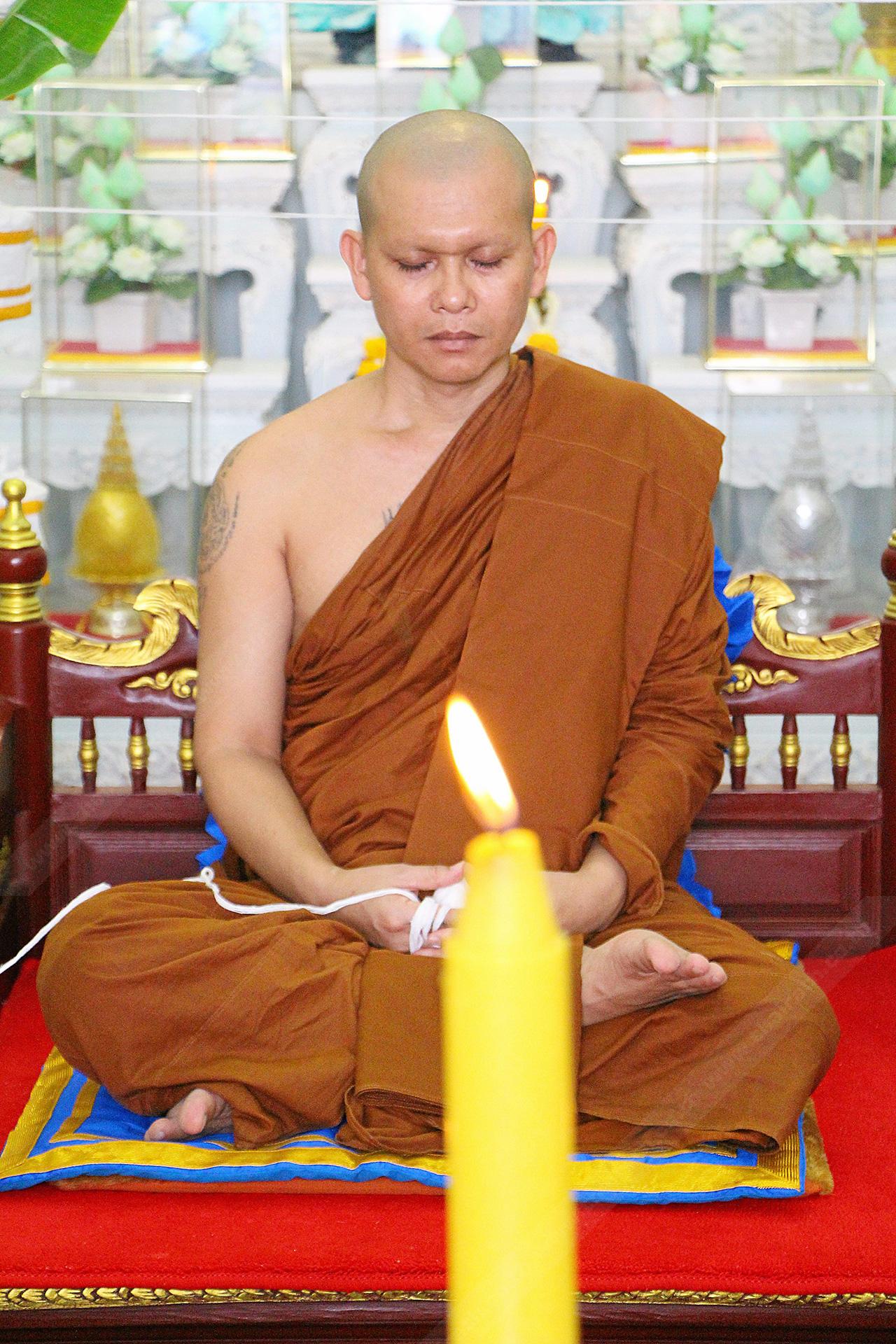 หลวงพ่อรักษ์ อนาลโย