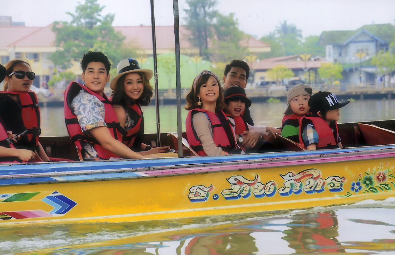 มาอัมพวาต้องนั่งเรือหางยาวจ้า