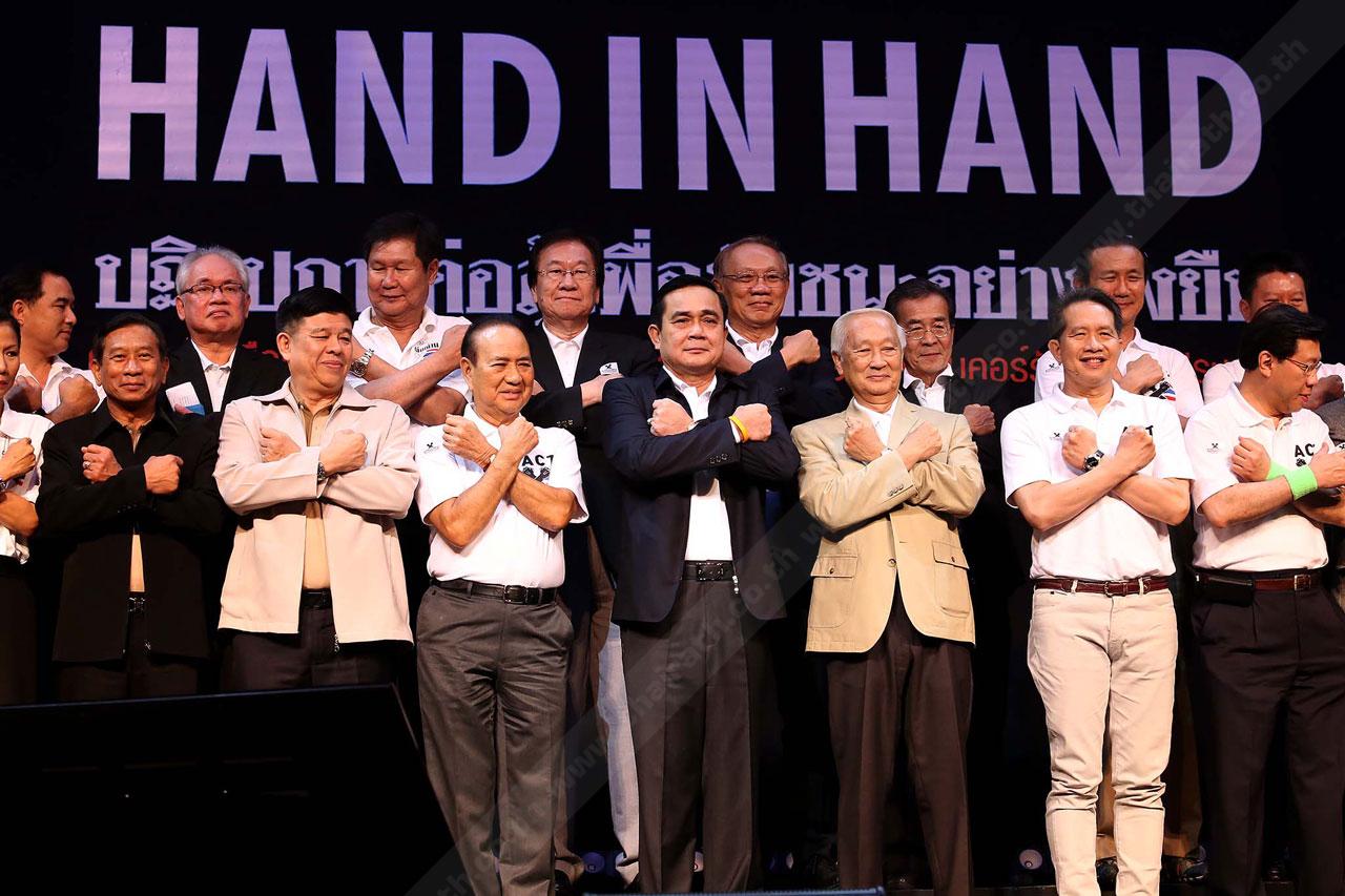 นายกฯ แสดงสัญลักษณ์ต่อต้านทุจริตฯ