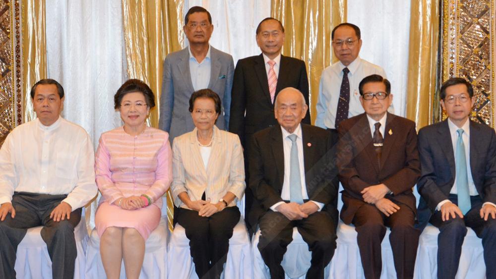 ประชุม แผน วรรณเมธี จัดการประชุมระดับนโยบายผู้บริหารสูงสุดของสภากาชาดไทย โดยมี ศ.นพ.วิศิษฏ์ สิตปรีชา, คุณหญิงชฎา วัฒนศิริธรรม, คุณหญิงสุชาดา กีระนันทน์, บัณฑูร ล่ำซำ และ ดร.ประสาร ไตรรัตน์วรกุล มาร่วมประชุมด้วย ที่โรงแรมมณเฑียร วันก่อน.