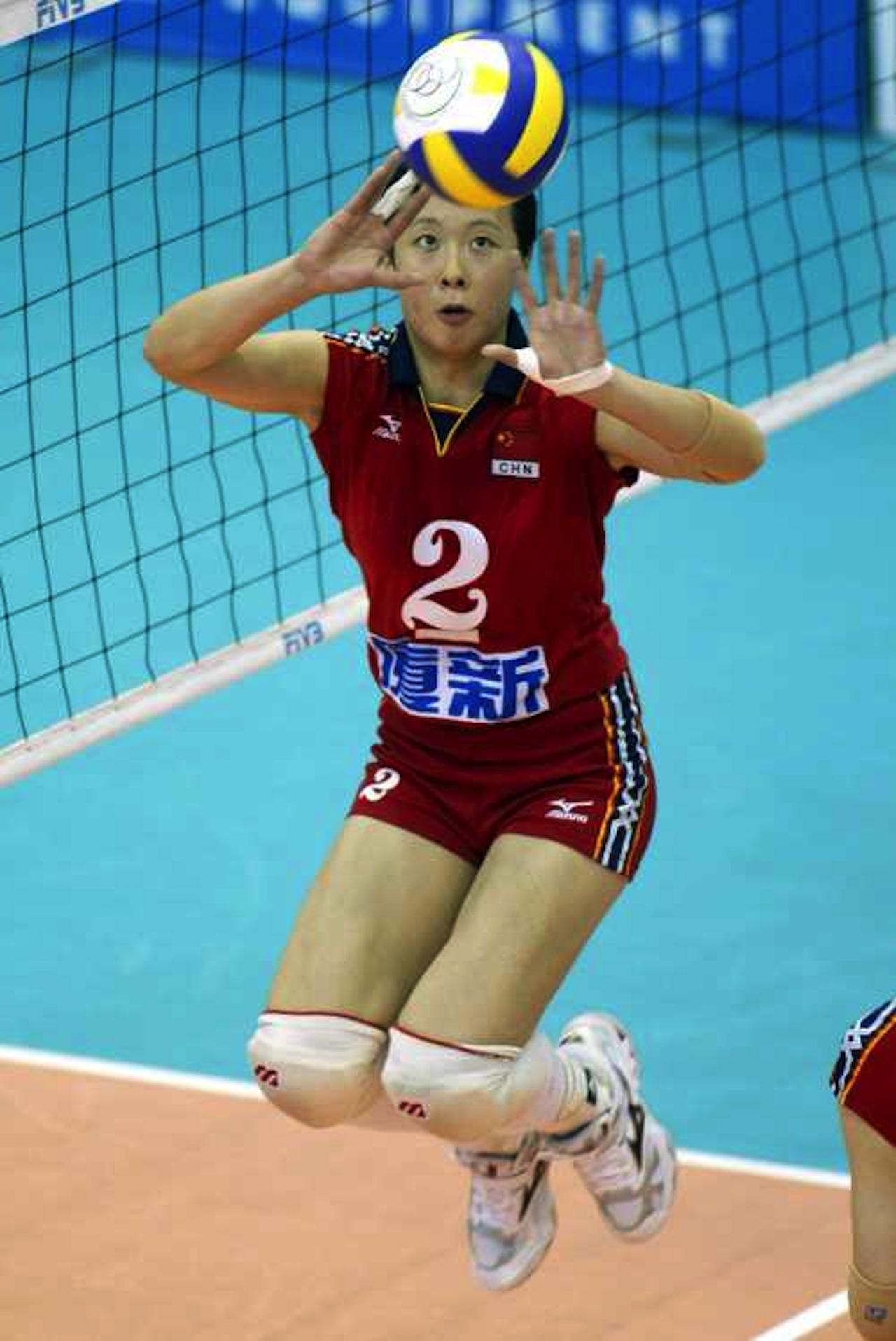 เฟง คุน สมัยยังเป็นมือเซตให้กับทีมชาติจีน