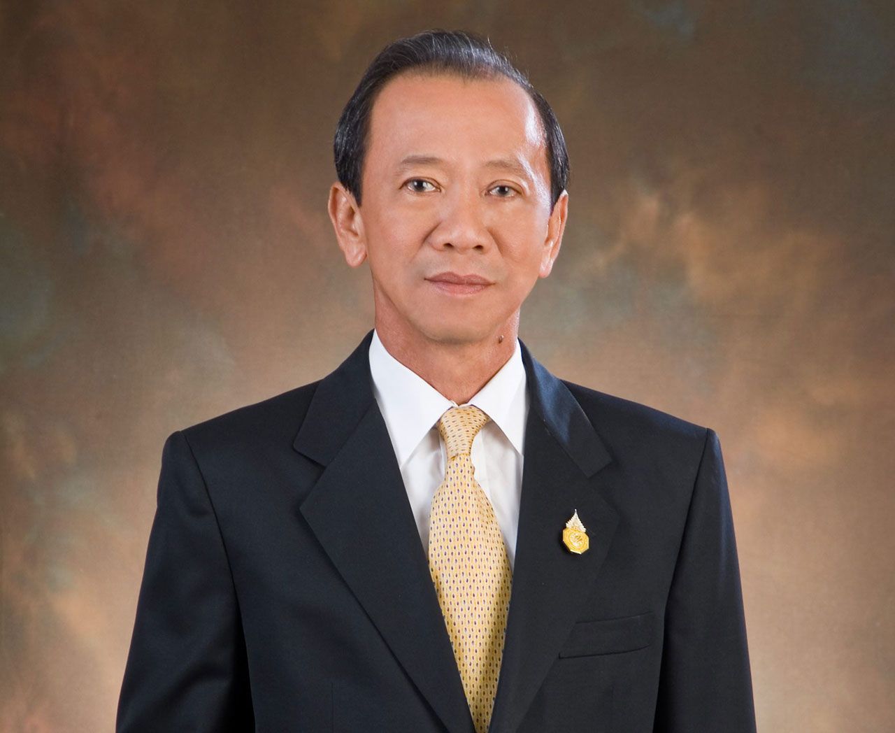 นายสมหมาย ภาษี