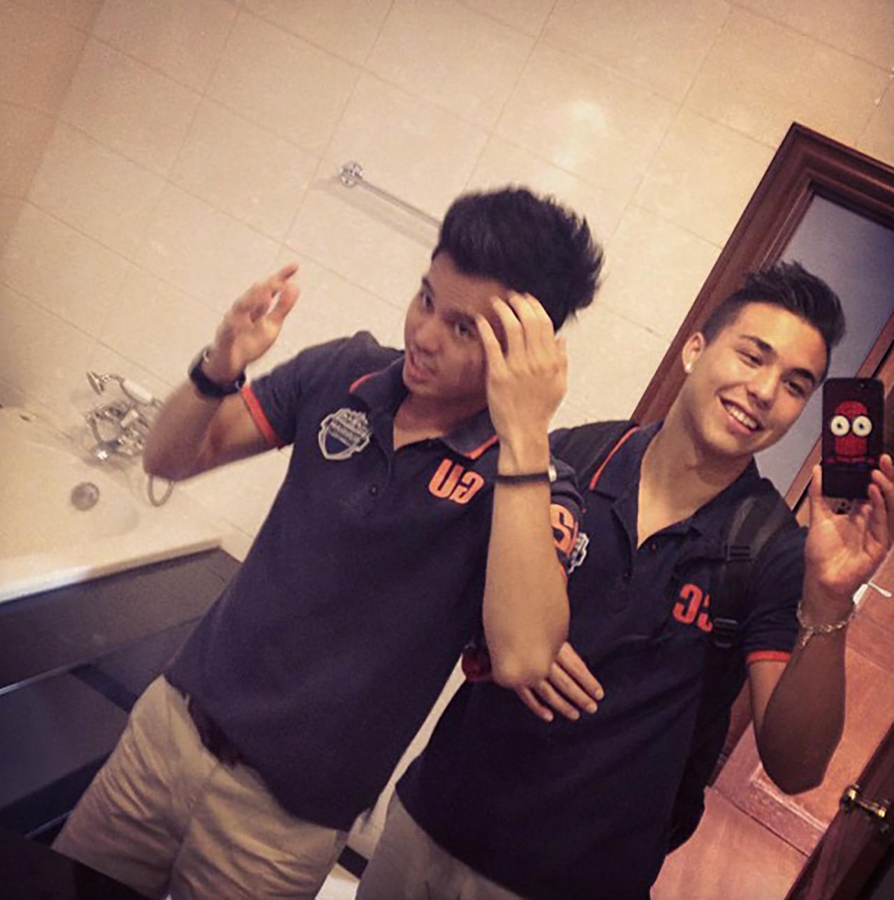 ใครหล่อกว่ากัน